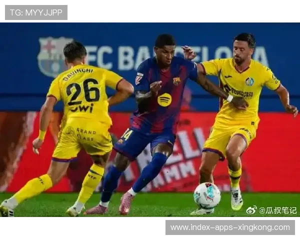 西甲巴萨中场控制自如，攻势持续席卷对手